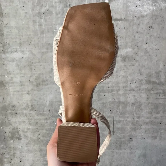 NWOT Bow tie Stacked Heel - Picture 7 of 10